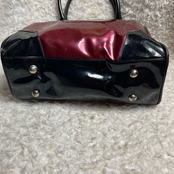 Hello kitty Sanrio Berry Patent quilted &face embroidery Satchel black straps - Picture 6 of 16